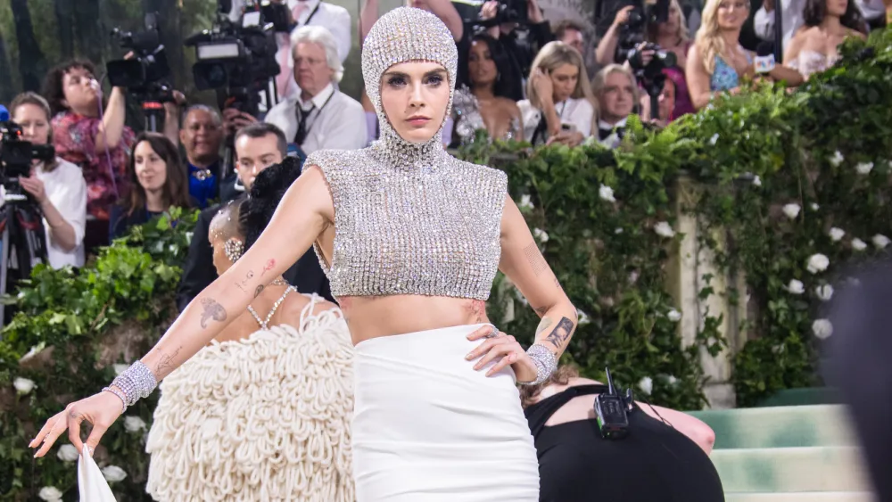 Cara Delevingne in Vrai diamonds.