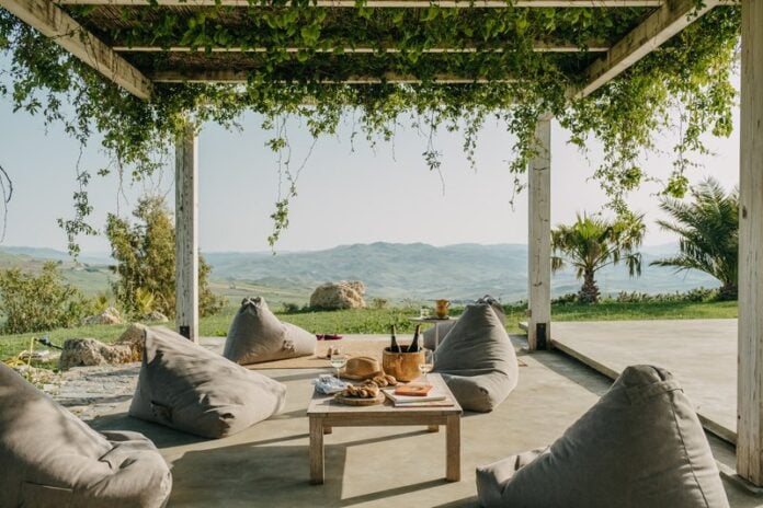 Susafa trellis and chairs.